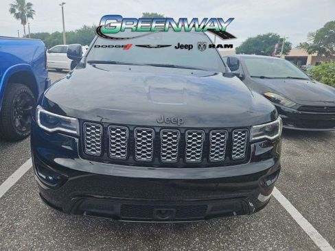 Used 2022 Jeep Grand Cherokee Laredo X RWD image 2
