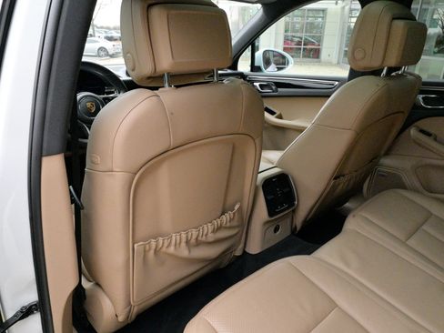 Used 2020 Porsche Macan image 36