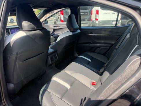 Used 2025 Toyota Camry SE FWD image 15