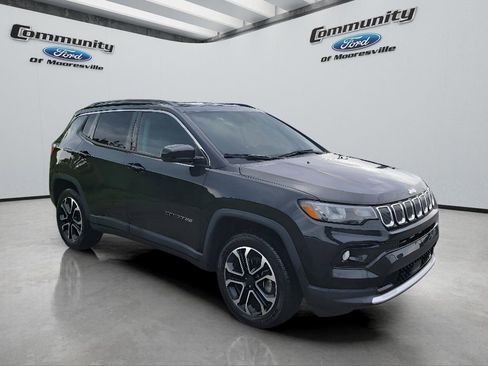 Used 2022 Jeep Compass Limited AWD/4WD image 3