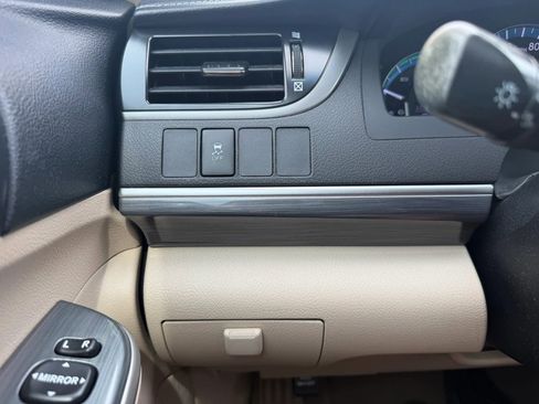 Used 2012 Toyota Camry XLE w/ Convenience Pkg FWD image 26