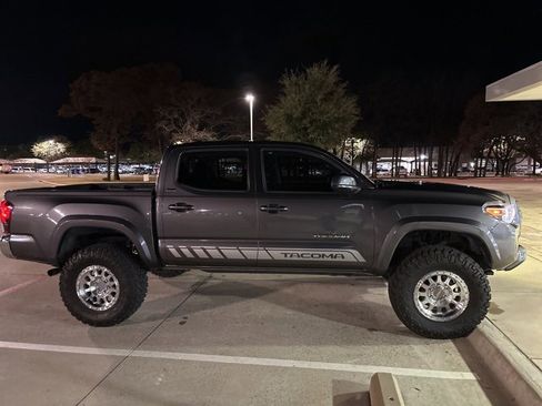 Used 2019 Toyota Tacoma SR5 image 15