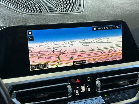 Used 2022 BMW 330i Sedan w/ M Sport Package image 17