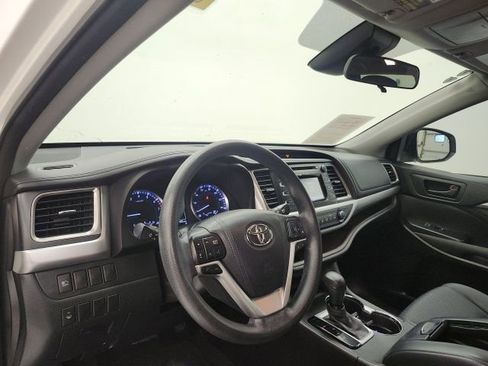 Used 2017 Toyota Highlander LE image 13