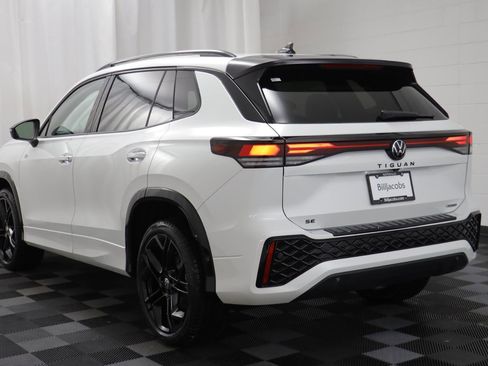 New 2026 Volkswagen Tiguan SE R-Line image 14