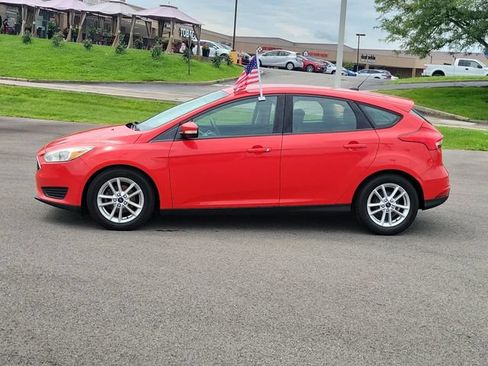 Used 2015 Ford Focus SE w/ Reverse Sensing Package FWD image 2