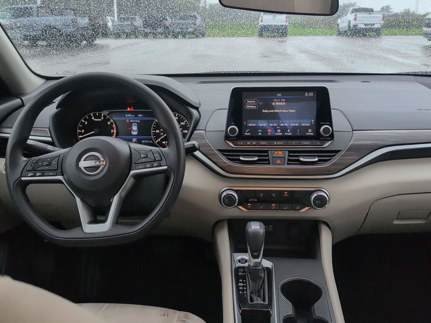 Used 2025 Nissan Altima 2.5 SV FWD image 14