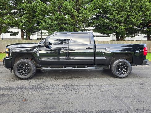 Used 2018 Chevrolet Silverado 2500 LTZ w/ Duramax Plus Package image 3