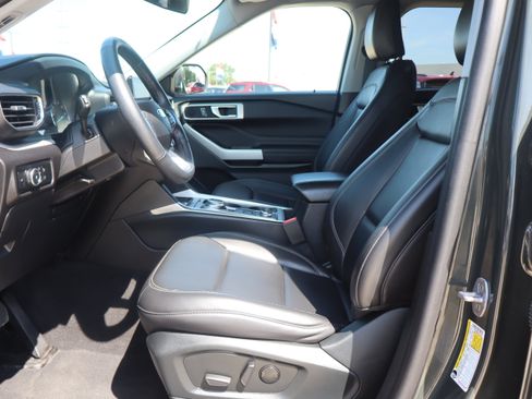 Used 2023 Ford Explorer XLT w/ Equipment Group 202A AWD/4WD image 9