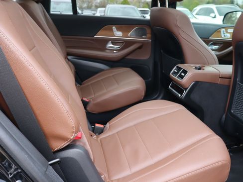 Used 2024 Mercedes-Benz GLS 450 4MATIC w/ AMG Line Exterior image 17