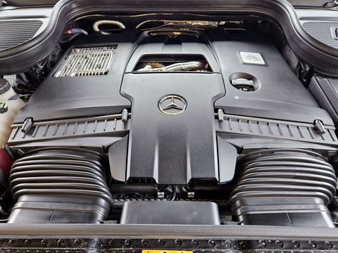 Certified 2025 Mercedes-Benz Maybach GLS 600 4MATIC image 28