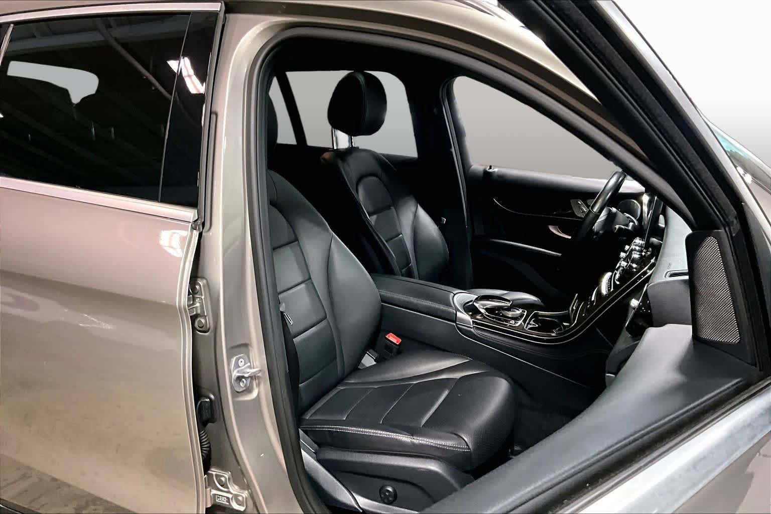 Used 2019 Mercedes-Benz GLC 300 4MATIC image 8