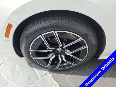 Used 2023 BMW 740i 740i w/ Parking Assistance Package image 7
