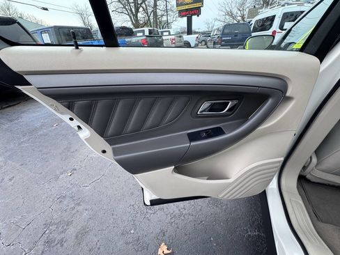 Used 2011 Ford Taurus SE image 28