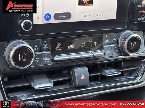Used 2023 Toyota Highlander LE FWD image 35
