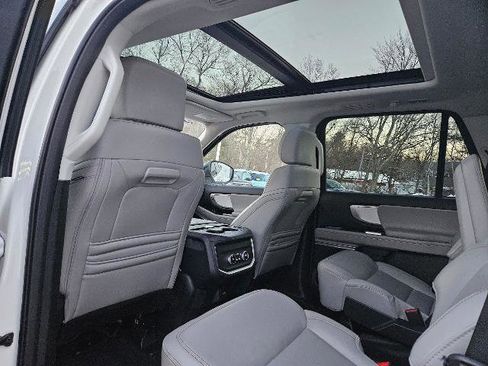 Certified 2025 Ford Expedition Active image 12