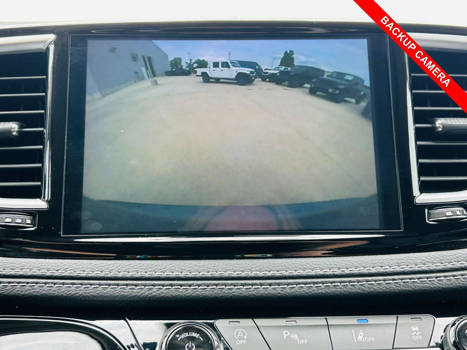 Used 2023 Chrysler Pacifica Limited FWD image 14