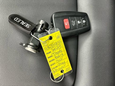 Used 2025 Toyota RAV4 XLE Premium FWD image 27