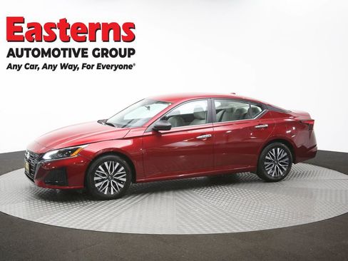Used 2025 Nissan Altima 2.5 SV FWD image 57