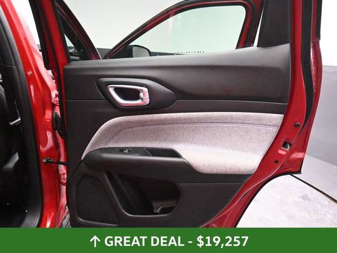 Used 2024 Jeep Compass Latitude image 22