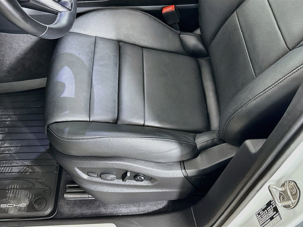 Used 2024 Porsche Cayenne AWD/4WD image 20