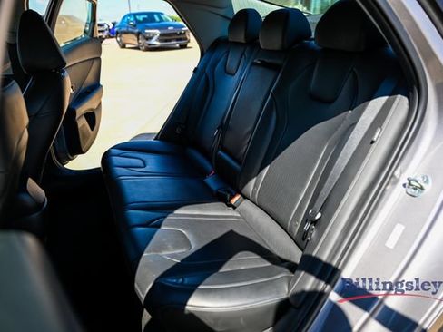 Used 2024 Hyundai Elantra Limited FWD image 11