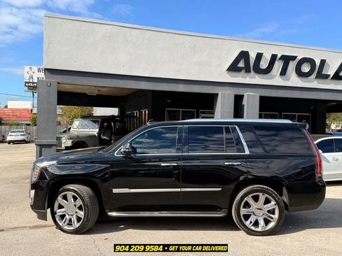 Used 2019 Cadillac Escalade Luxury AWD/4WD image 3