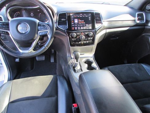 Used 2020 Jeep Grand Cherokee Altitude image 23