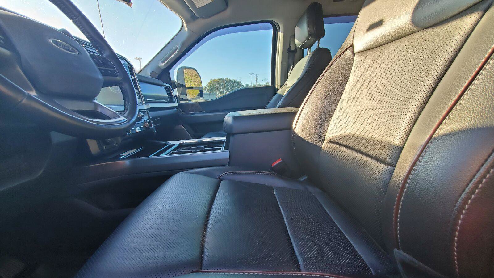 Used 2023 Ford F350 Lariat w/ Sport Appearance Package AWD/4WD image 3