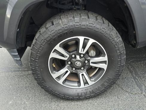 Used 2017 Toyota Tacoma SR5 image 9