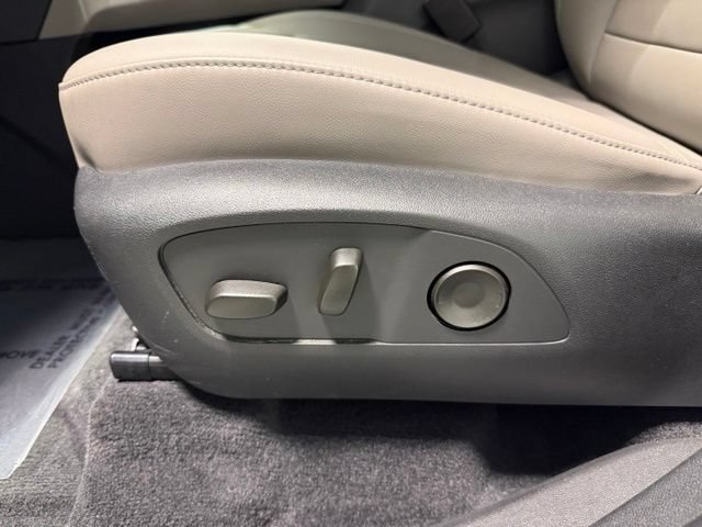 Certified 2026 GMC Acadia Elevation w/ Elevation Premium Package FWD image 15