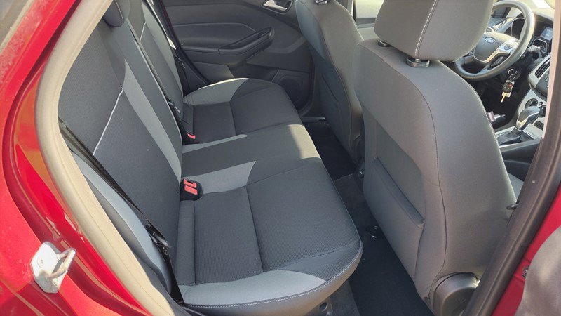 Used 2013 Ford Focus SE w/ SE Winter Pkg FWD image 7