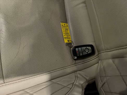 Used 2018 Ford Explorer Platinum image 28