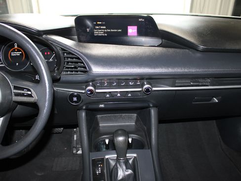 Used 2019 MAZDA MAZDA3 Sedan FWD image 13