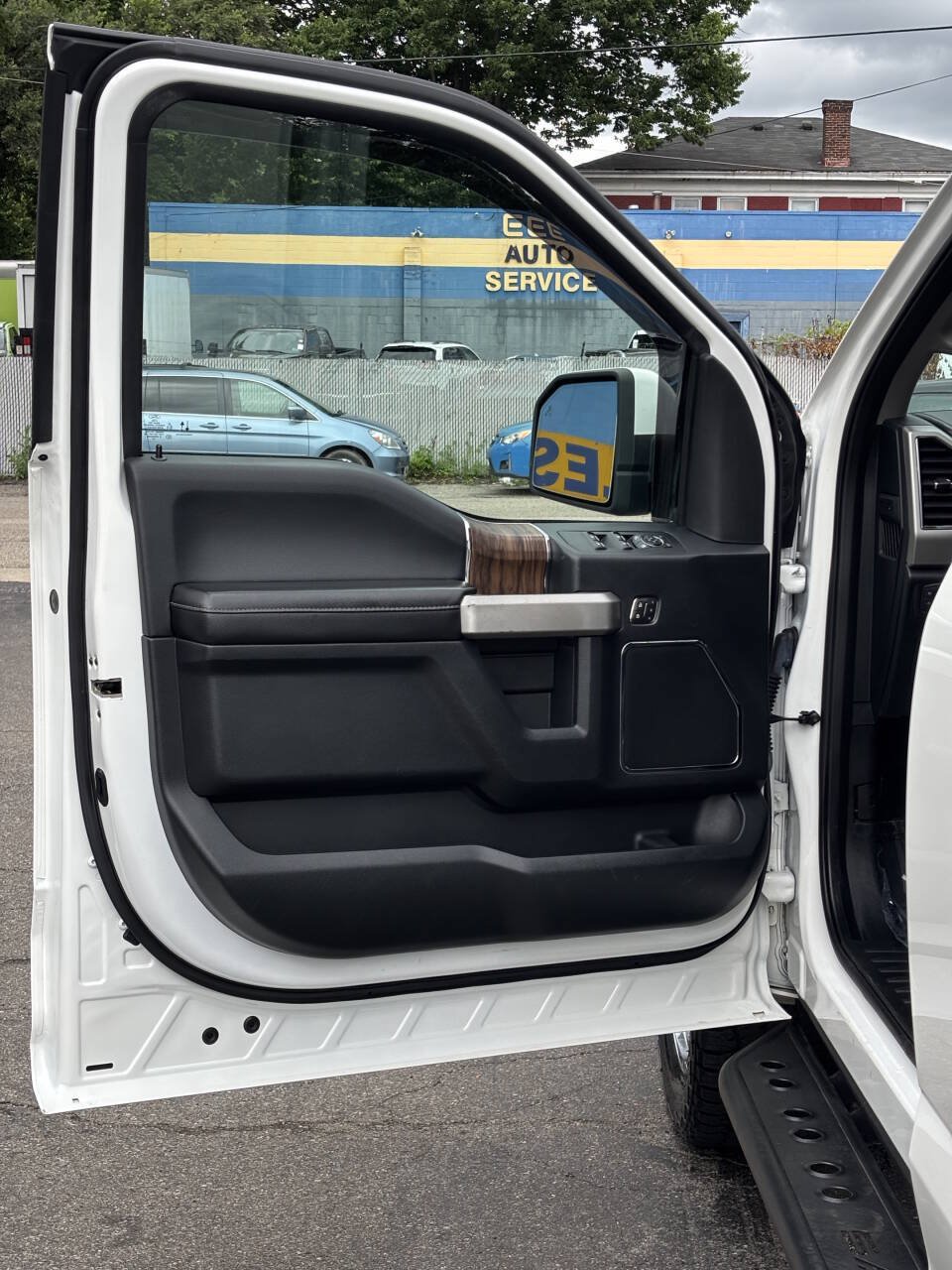 Used 2020 Ford F150 Lariat w/ Equipment Group 501A Mid AWD/4WD image 9