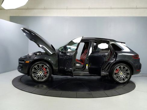 Used 2018 Porsche Macan Turbo image 12