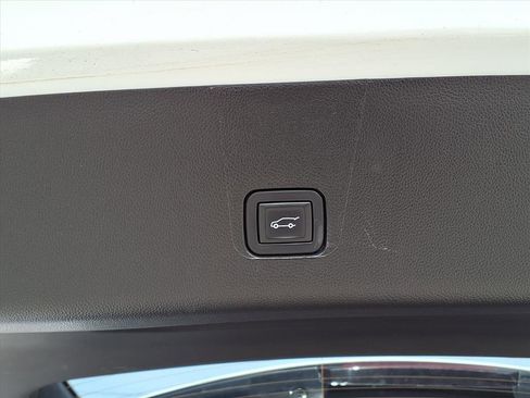 Used 2023 Chevrolet Traverse RS image 21