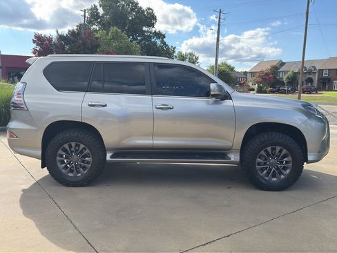 Used 2022 Lexus GX 460 Premium w/ Premium Plus Package AWD/4WD image 2