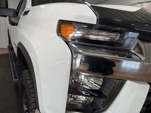 Used 2022 Chevrolet Silverado 3500 LT w/ Convenience Package image 13