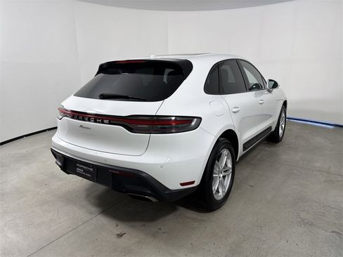 Certified 2023 Porsche Macan image 7