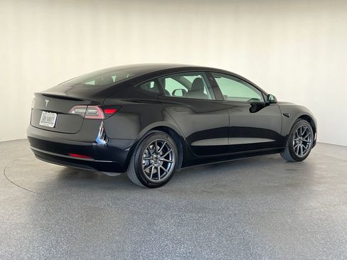 Used 2023 Tesla Model 3 Standard Range image 3