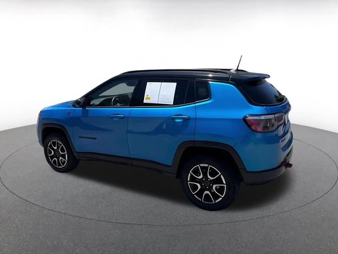 Used 2025 Jeep Compass Trailhawk AWD/4WD image 10