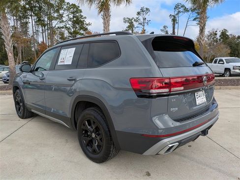 Used 2024 Volkswagen Atlas Peak Edition SE image 6