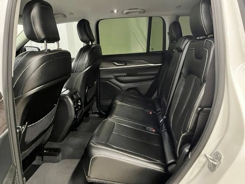 Used 2023 Jeep Grand Cherokee Limited RWD image 13