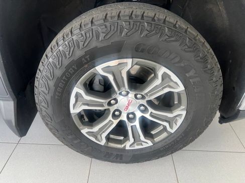 Used 2024 GMC Sierra 1500 SLE w/ Preferred Package AWD/4WD image 12