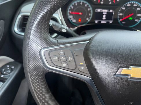 Used 2020 Chevrolet Equinox LS w/ LS Convenience Package image 13