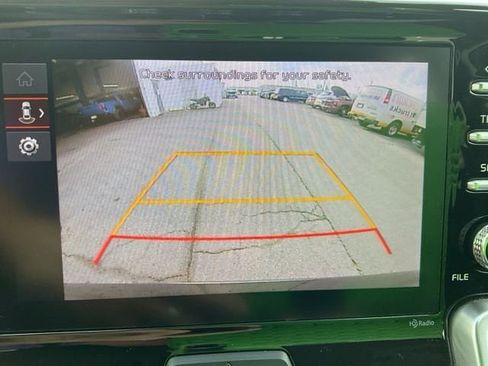 Used 2023 Kia Sorento LX image 2