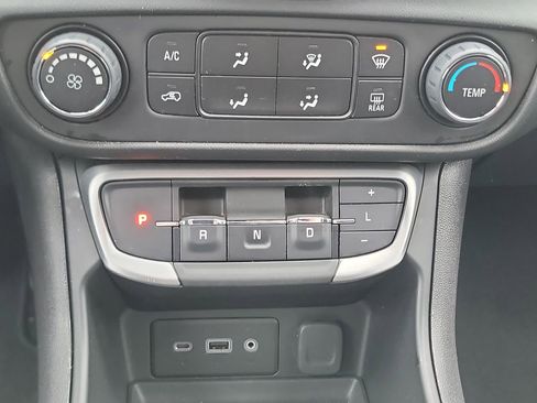 Used 2024 GMC Terrain SLE image 17