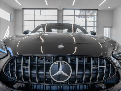 Used 2025 Mercedes-Benz AMG GT 63 image 21