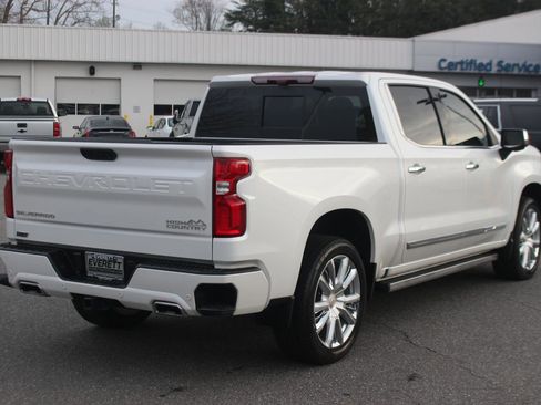 Used 2025 Chevrolet Silverado 1500 High Country AWD/4WD image 7